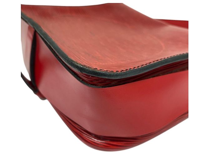 Borsa a Spalla Cartouchiere MM in Pelle Epi Louis Vuitton Rosso - vista 10