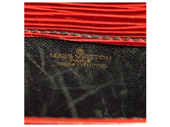 Borsa a Spalla Cartouchiere MM in Pelle Epi Louis Vuitton Rosso - vista 14