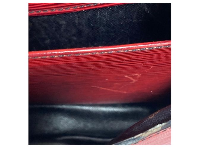Borsa a Spalla Cartouchiere MM in Pelle Epi Louis Vuitton Rosso - vista 16