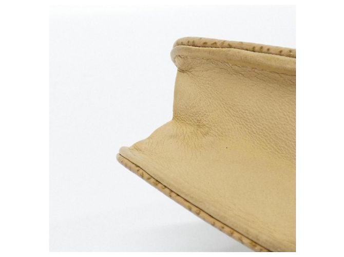 Cartera de Cadena CC Timeless de Chanel Beige - vista 3