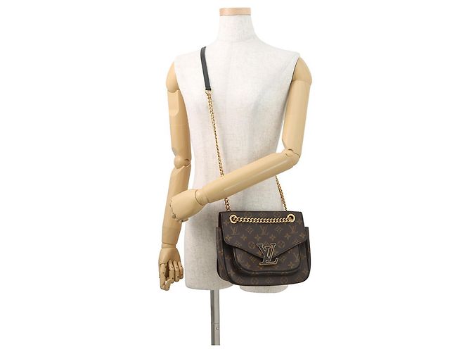 Borsa a Spalla Louis Vuitton Monogram Passy Chain da Donna Rosso - vista 5