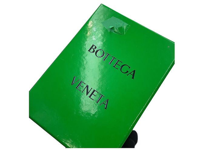 Portafoglio pieghevole in pelle Cassette Medium di Bottega Veneta - vista 17