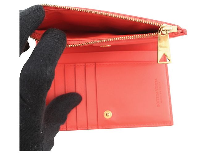 Portafoglio pieghevole in pelle Cassette Medium di Bottega Veneta - vista 6