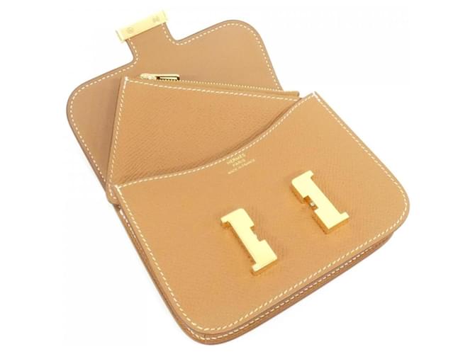 Hermès Billetera Slim Constance Hermes Dorado - vista 3