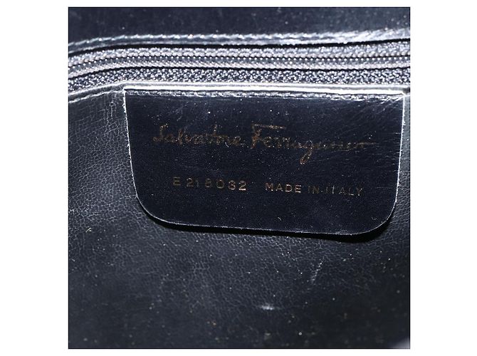 Borsa a spalla Salvatore Ferragamo in pelle verniciata nera e oro Auth ka2971 Nero D'oro - vista 12