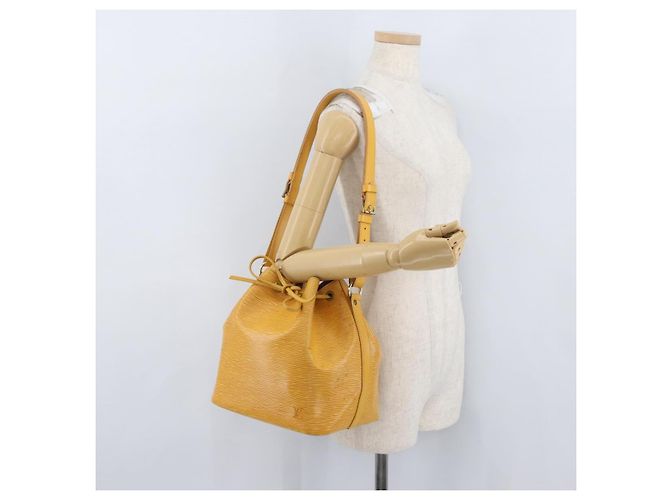 Noe LOUIS VUITTON Borsa a Spalla Petit Noé Epi Gialla M44109 LV Auth ka2883 Giallo - vista 21