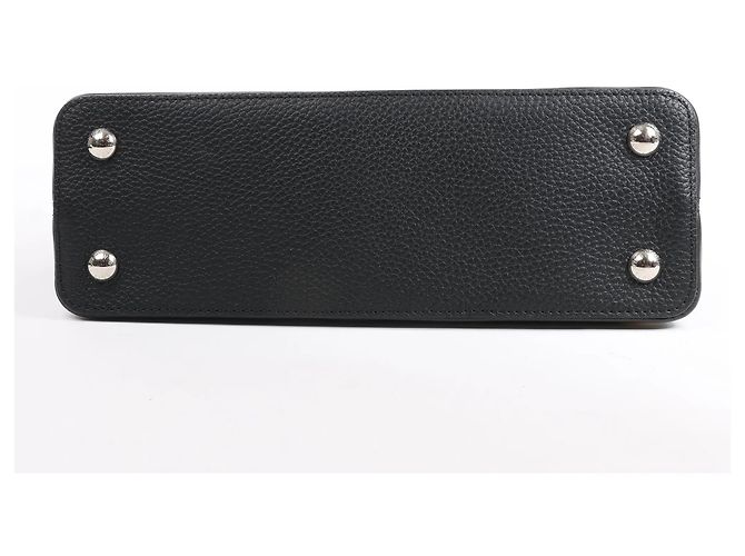 Borsa Louis Vuitton x Taurillon Capucines MM 2Way in nero M21663 - vista 12