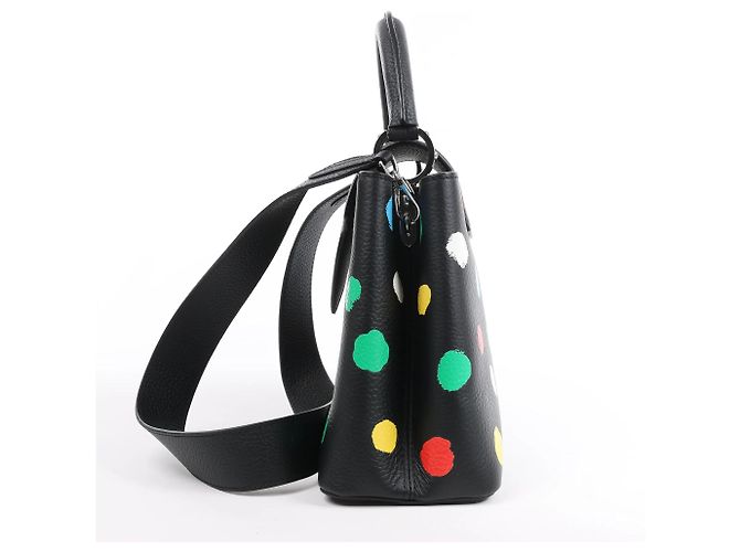 Borsa Louis Vuitton x Taurillon Capucines MM 2Way in nero M21663 - vista 4