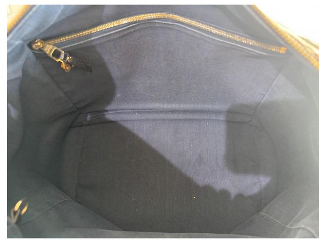 Louis Vuitton Borsa Tote Lumineuse PM Nera Empreinte Nero Gold hardware - vista 12