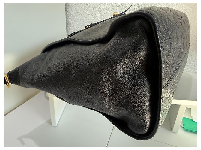 Louis Vuitton Borsa Tote Lumineuse PM Nera Empreinte Nero Gold hardware - vista 8