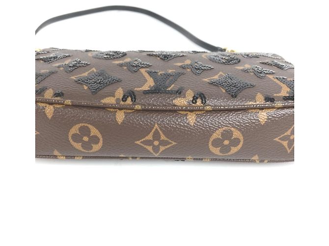 Pochette Accessoires Monogram in Paillettes Louis Vuitton Marrone Monogramma - vista 6
