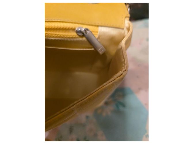 2.55 Borsa Chanel Travel Line con patta gialla in tessuto Giallo - vista 14
