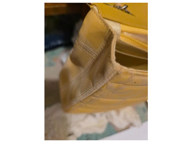2.55 Borsa Chanel Travel Line con patta gialla in tessuto Giallo - vista 16