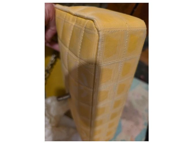 2.55 Borsa Chanel Travel Line con patta gialla in tessuto Giallo - vista 17