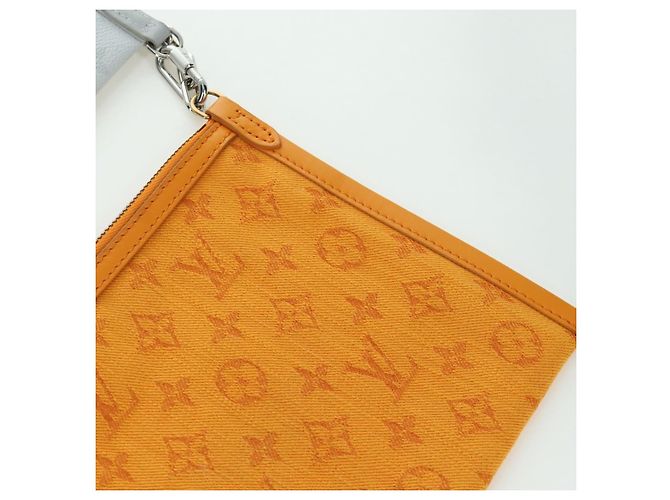 LOUIS VUITTON Borsa Messenger Piatta Monogram Gialla M44640 Auth 173381SAM Giallo Monogramma - vista 22