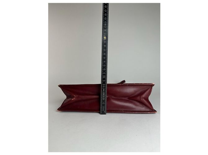 Vintage Givenchy Schultertasche aus Leder in Burgunderrot Bordeaux - Ansicht 14