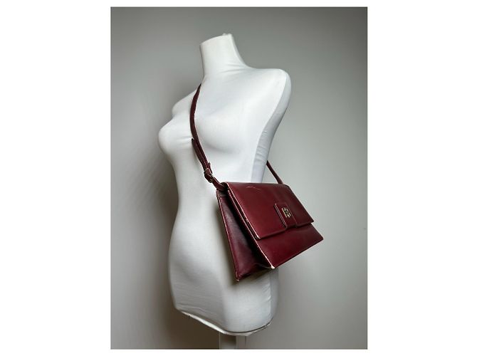 Vintage Givenchy Schultertasche aus Leder in Burgunderrot Bordeaux - Ansicht 3