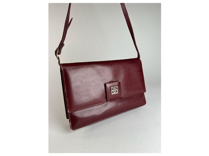 Vintage Givenchy Schultertasche aus Leder in Burgunderrot Bordeaux - Ansicht 6