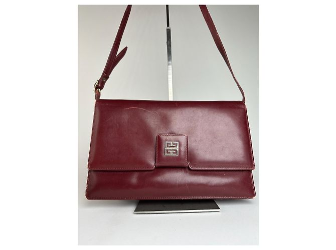 Vintage Givenchy Schultertasche aus Leder in Burgunderrot Bordeaux - Ansicht 8