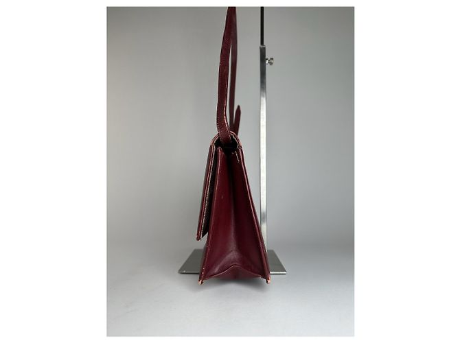 Vintage Givenchy Schultertasche aus Leder in Burgunderrot Bordeaux - Ansicht 9