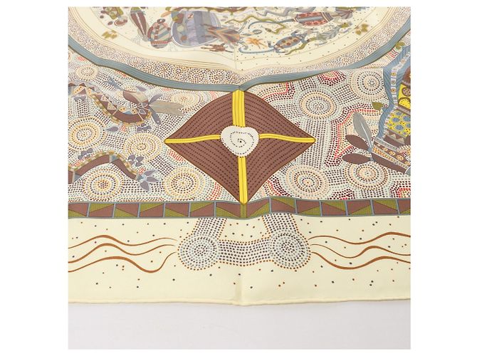 Foulard in seta Hermès Carré 90 "REVE D’AUSTRALIE" in Beige - vista 4