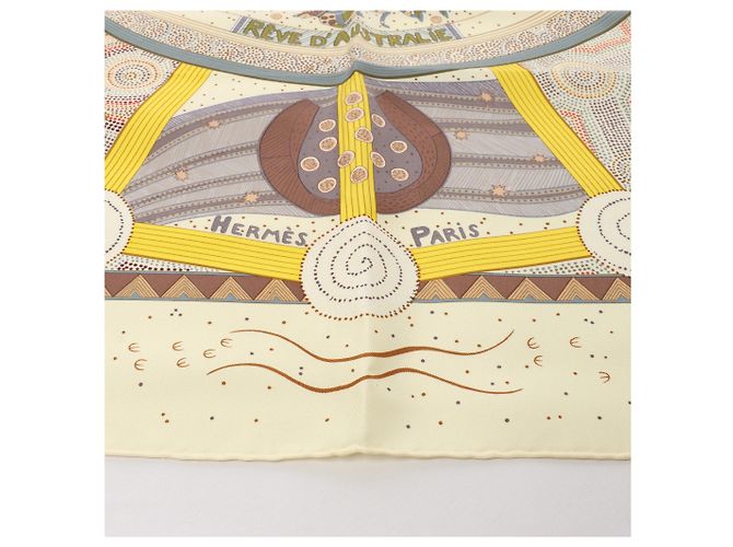 Foulard in seta Hermès Carré 90 "REVE D’AUSTRALIE" in Beige - vista 5