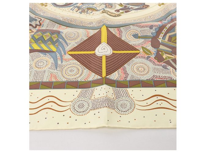 Foulard in seta Hermès Carré 90 "REVE D’AUSTRALIE" in Beige - vista 6