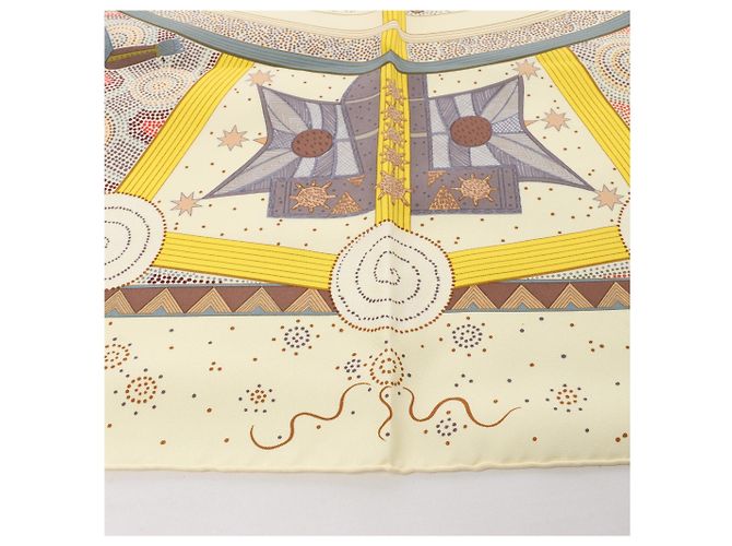 Foulard in seta Hermès Carré 90 "REVE D’AUSTRALIE" in Beige - vista 7