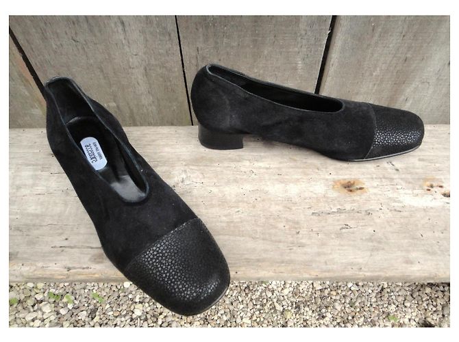 Autre Marque Décolletés Accessoire Diffusion in suede e pelle neri Nero - vista 2