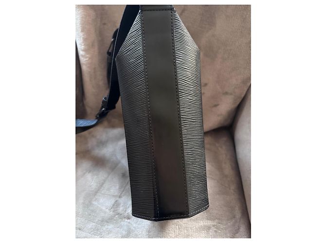 Borsa Tote Epi Sac Plat Louis Vuitton Nera Nero - vista 6