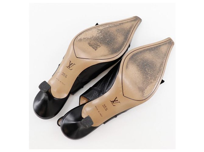 Pumps in pelle Initiale Louis Vuitton Nero - vista 6