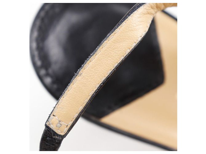 Pumps in pelle Initiale Louis Vuitton Nero - vista 9