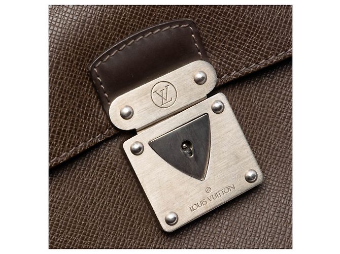 Louis Vuitton Marrone Taiga Laguito Marrone scuro - vista 5