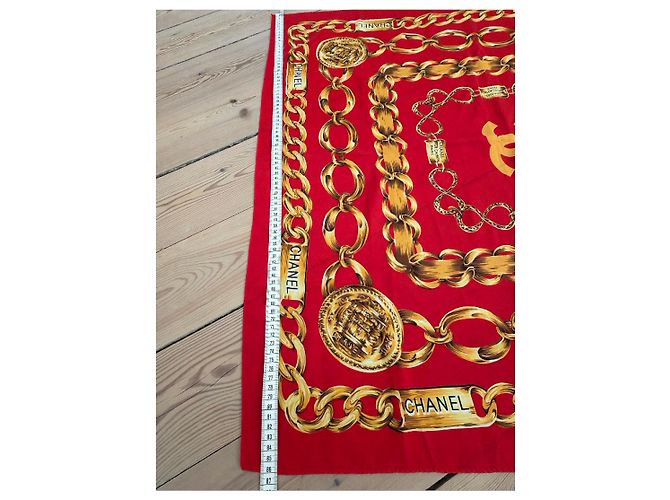 Foulard in seta Chanel Rosso con Stampa Catena e Monete D'oro - vista 10