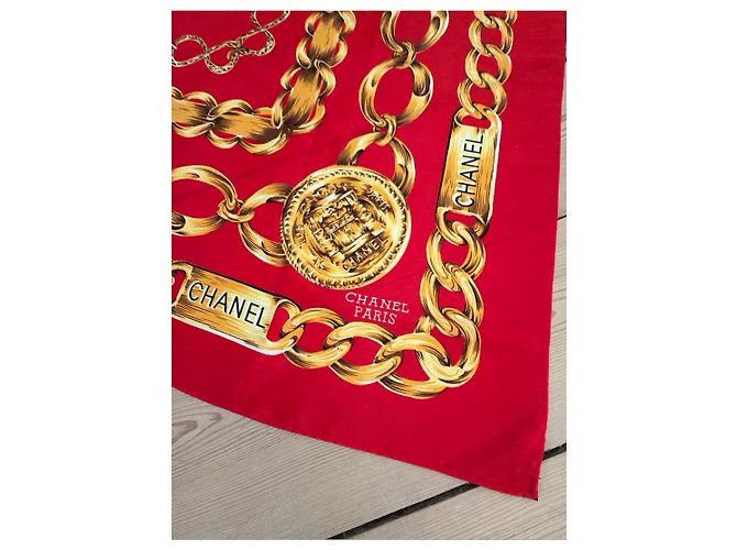 Foulard in seta Chanel Rosso con Stampa Catena e Monete D'oro - vista 6