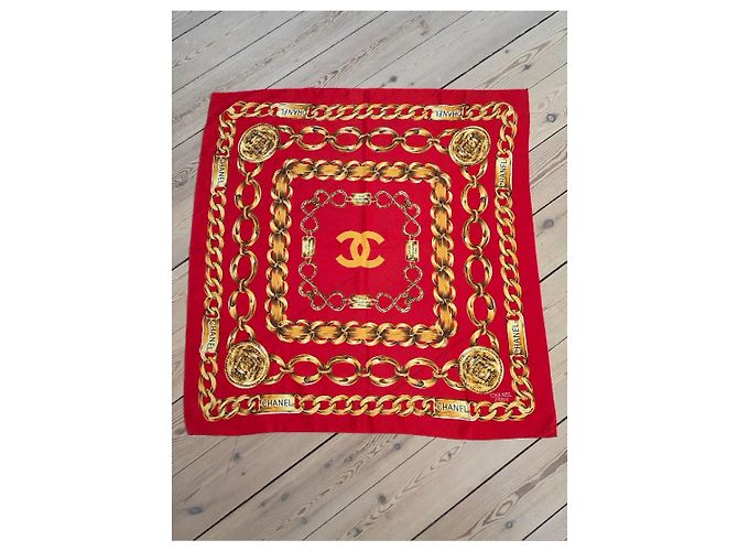 Foulard in seta Chanel Rosso con Stampa Catena e Monete D'oro - vista 7
