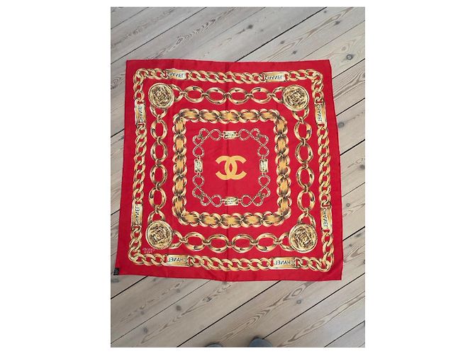 Foulard in seta Chanel Rosso con Stampa Catena e Monete D'oro - vista 8