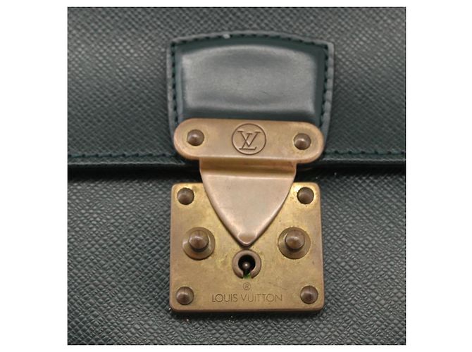 LOUIS VUITTON Taiga ServietteKourad Borsa da Lavoro Épicea T16786 LV Auth 172881 - vista 17