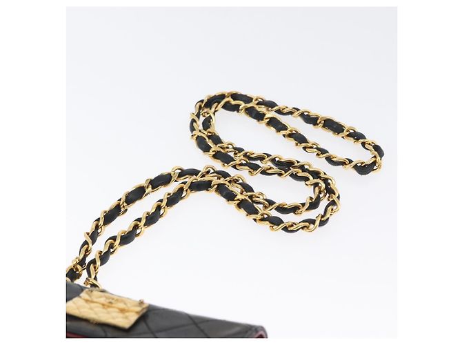CHANEL Bolsa de Ombro Matelassé em Couro de Cordeiro Preto Ouro CC Auth 172545SAV Dourado - vista 14