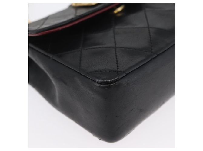 CHANEL Bolsa de Ombro Matelassé em Couro de Cordeiro Preto Ouro CC Auth 172545SAV Dourado - vista 15