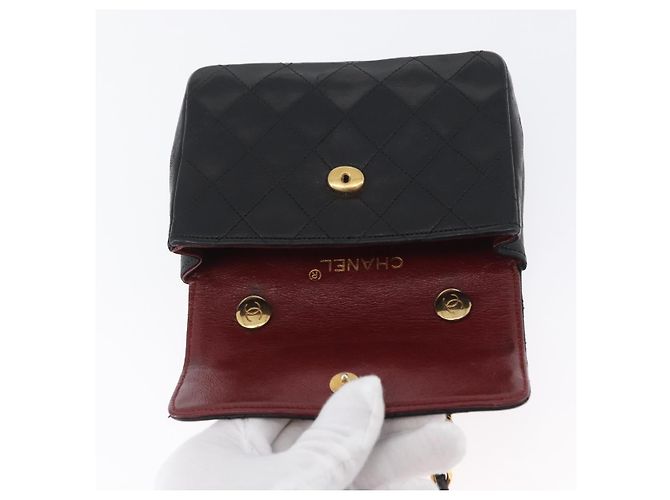 CHANEL Bolsa de Ombro Matelassé em Couro de Cordeiro Preto Ouro CC Auth 172545SAV Dourado - vista 19