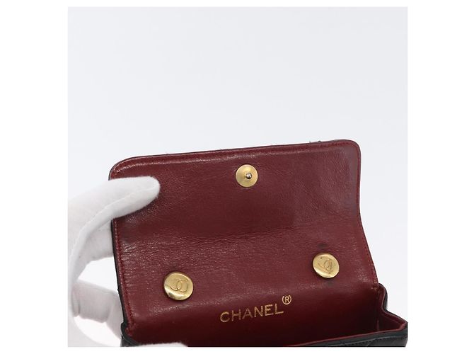 CHANEL Bolsa de Ombro Matelassé em Couro de Cordeiro Preto Ouro CC Auth 172545SAV Dourado - vista 20