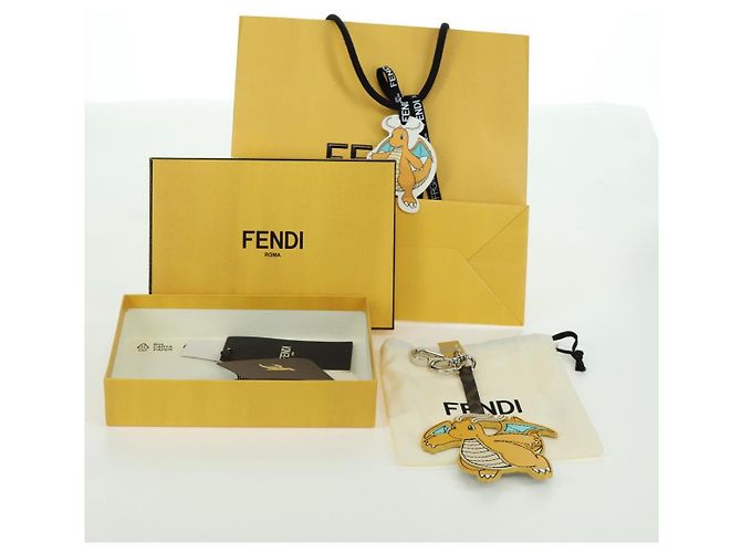 FENDI FENDI x FRGMT x POKMON Dragonite Charm Pelle Gialla Auth 167076SM - vista 12