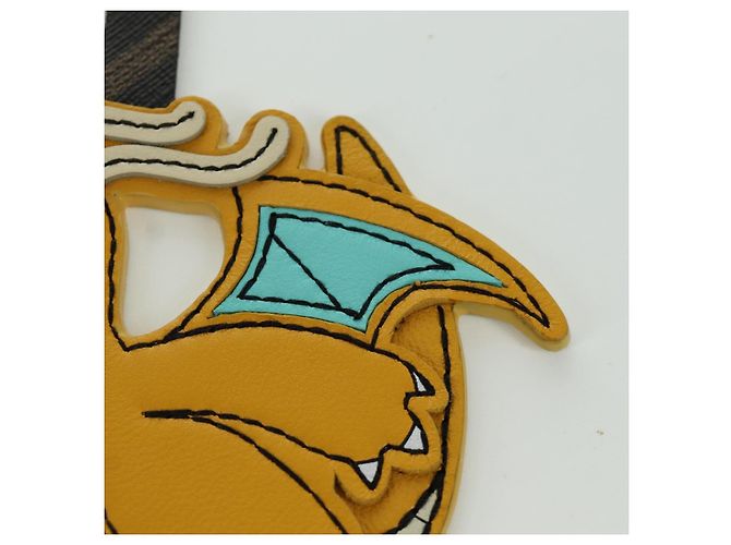 FENDI FENDI x FRGMT x POKMON Dragonite Charm Pelle Gialla Auth 167076SM - vista 3