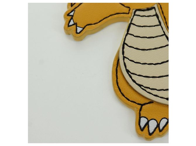 FENDI FENDI x FRGMT x POKMON Dragonite Charm Pelle Gialla Auth 167076SM - vista 4