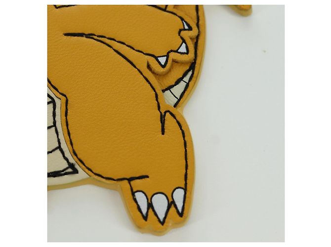 FENDI FENDI x FRGMT x POKMON Dragonite Charm Pelle Gialla Auth 167076SM - vista 5