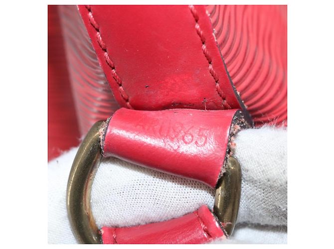 Noe LOUIS VUITTON Borsa a Spalla Petit Noé Epi Rossa M44107 LV Auth BA10912 Rosso - vista 12