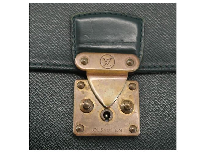 LOUIS VUITTON Taiga ServietteKourad Borsa da Lavoro Épicea T16786 LV Auth bs33668 - vista 17