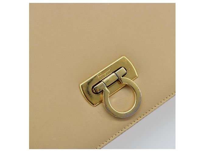 Borsa a Spalla Gancini in Pelle Beige Oro Auth 171532 di Salvatore Ferragamo - vista 17