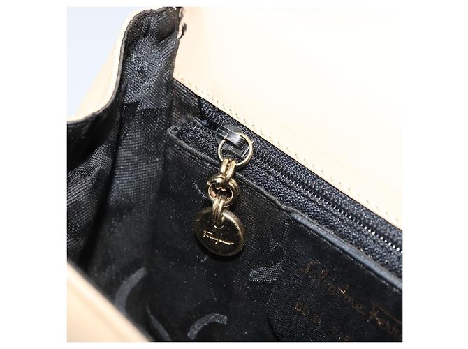 Borsa a Spalla Gancini in Pelle Beige Oro Auth 171532 di Salvatore Ferragamo - vista 20